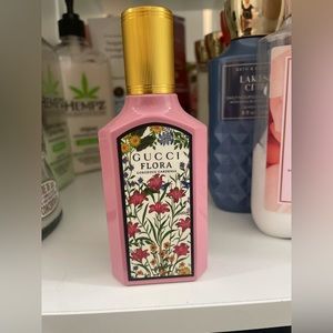 Gucci Flora perfume